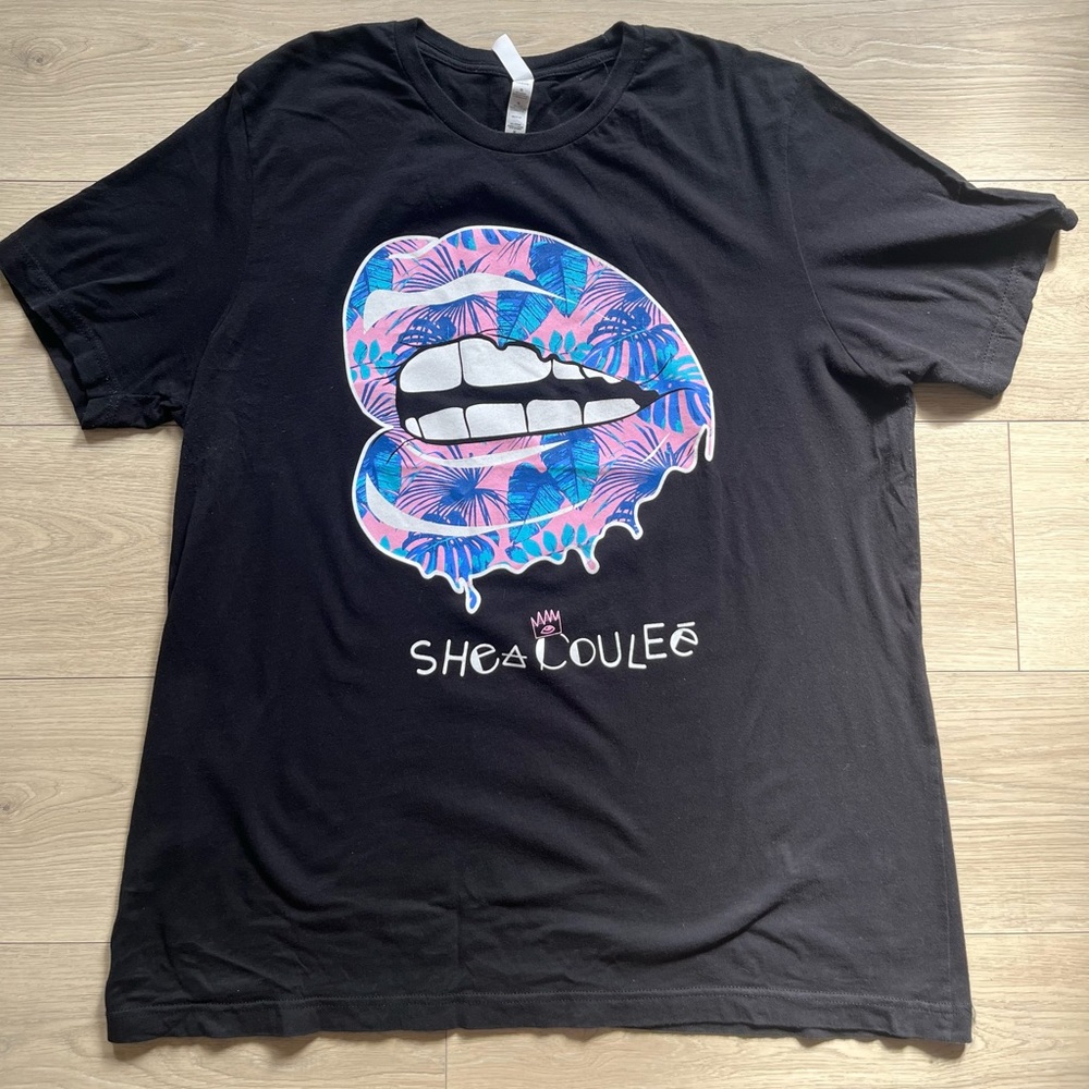 ☮️ 2/$30 Limited Edition Shea Couleé T-shirt US XL